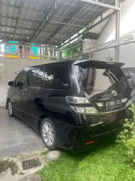 Velvire hitam 2010