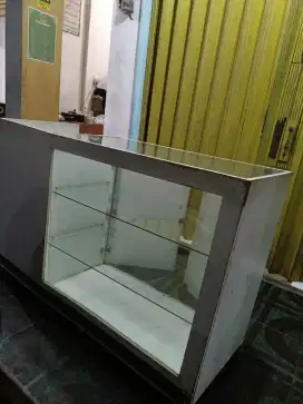 Etalase jual apa adanya