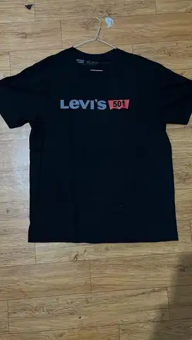t shirt / kaos levis