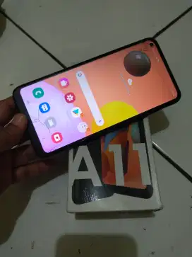 Samsung. A11.  3/32 minus retak tp ga ngaruh sentuhan normal nokendal