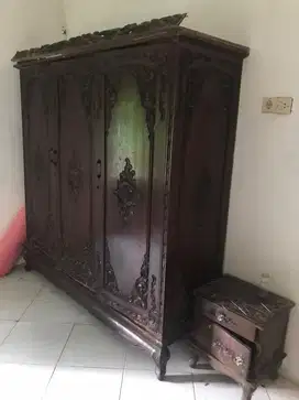 Lemari Jati ukiran