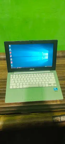 Notebook Asus mulus normal Jaya Ram 4GB Hardis 500gb layar 11.6in