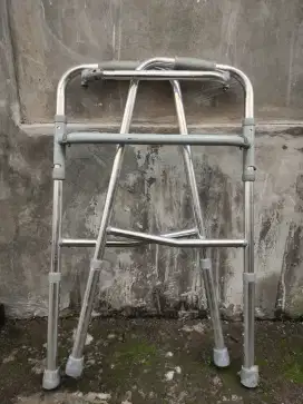 Alat bantu jalan aluminium