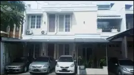 Rumah minimalis dua lantai Pejaten timur