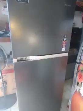jual cepat kulkas pltrn 2 pintu.mulus,komplit&100%normal!