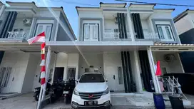 Disewakan Rumah 2 Lantai Full Furnished Istimewa Tinggal Bawa Pakaian