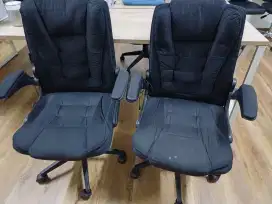 Kursi kantor warna hitam