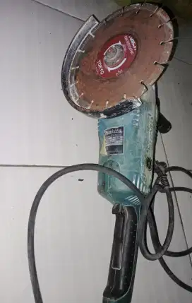 Makita GA9020  2200W