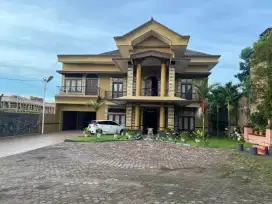 Dijual rumah/villa mewah