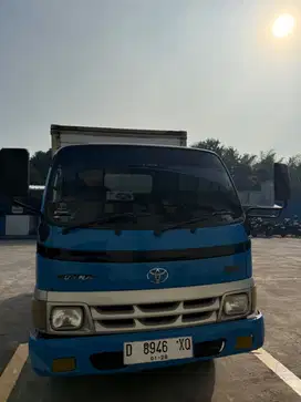 mobil truck toyota dyna