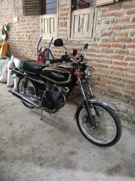 GL 100 spesifikasi harian touring