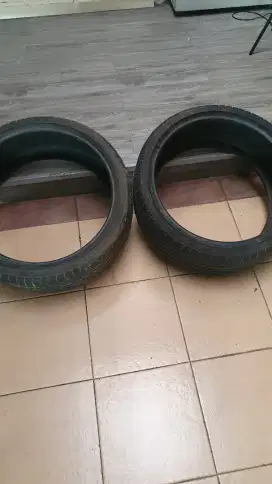 Ban Accelera 225/35 R19