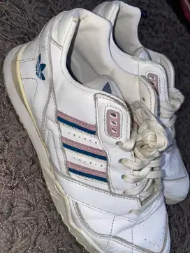 Adidas white garis pink
