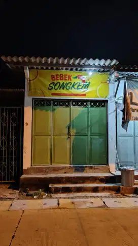 Dibutuhkan karyawati untuk jaga stand warung nasi bebek