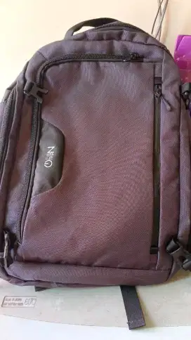 Tas laptop tebal masih bagus banget bahan tebal import