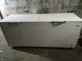 Jual prizer box SANSIO kapasitas 700 L kondisi normal siap pakai