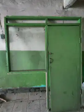 Pintu kusen warteg