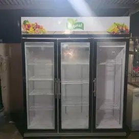 Jual showcase 3 pintu kondisi normal siap pakai