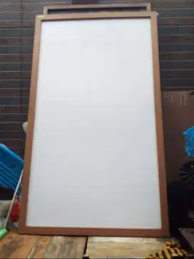 Papan tulis spidol putih