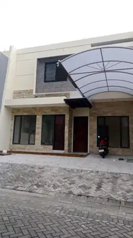 Woodland Citraland Utama. Deket pasar. Lap tenis. Baru Renovasi