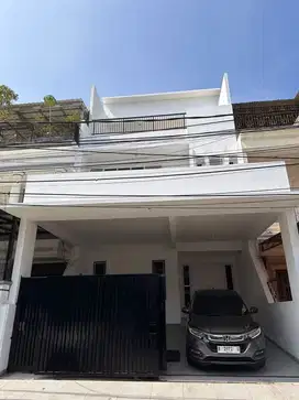 Rumah 3.5 Lantai 7x22 Sunter STS Full Renovasi Belum ditinggali