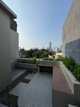 ruko ada rooftop 4lantai dikebayoran baru SHM