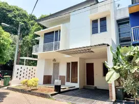 Rumah Modern Siap Huni dalam Townhouse di Cinere Rapi dan Nyaman