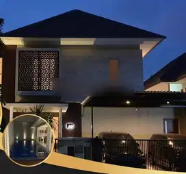 Rumah 2 Lantai Bagus Ada Kolam Renang di Graha Natura