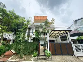 Rumah Elegan di Pondok Indah Hunian 3 Lantai Dengan Harga Menarik