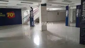 DISEWAKAN BANGUNAN GEDUNG 2 LANTAI AREA RAYA GUBENG SURABAYA