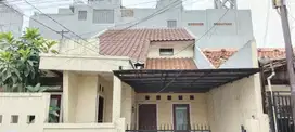 Rumah Strategis Murah 2 Lantai di Bendungan Hilir, Jakarta Pusat