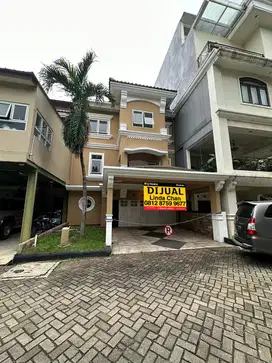 Dijual Rumah Mewah Town House Villa Jatibening Bekasi