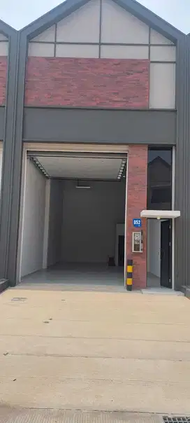 Disewakan Gudang Pik2 Bizpark Uk 6x20m2 Price 130jt Per Tahun