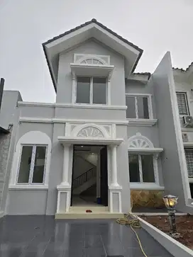 Dijual Rumah Rapih Siap Huni di Legenda Wisata Cibubur, 2 Lantai
