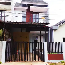 Dijual Rumah 2 Lantai Rapih Siap Huni di Bukit Golf