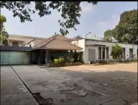 Rumah hitung tanah di pinggir jalan raya kemang utara jaksel