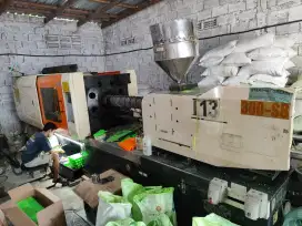Mesin injeksi plastik