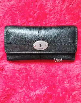 Dompet fossil hitam