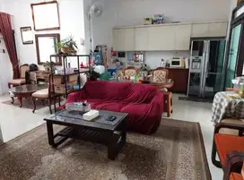 JUAL RUMAH KENCANA LOKA LUAS 200M² HADAP TIMUR