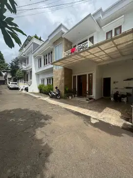 RUMAH FULL FURNISHED DALAM TOWNHOUSE KEBAGUSAN