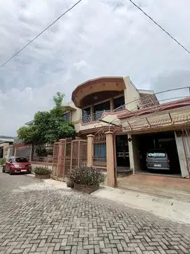 Jual Rumah Megah, bangunan kokok, lokasi nyaman one gatesistem
