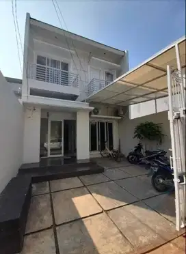 Rumah 2 Lantai Cantik Modern Murah di Kalisari Cijantung Jakarta Timur