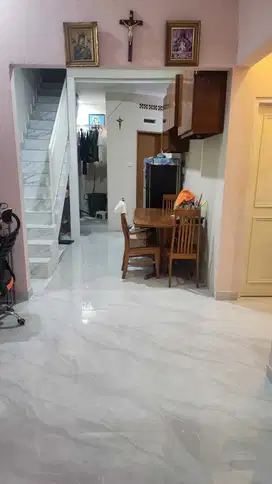 Dijual Cepat Rumah 1,5 lantai di Metland Menteng