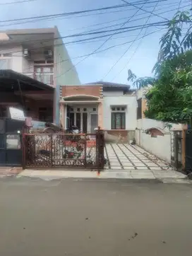 Rumah 1,5 Lantai Bagus Murah di Komplek Bintara dkt Stasiun Cakung