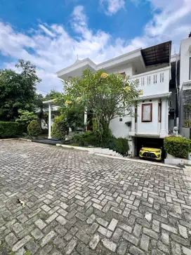 Rumah 3 lantai di Pejaten, Jakarta Selatan