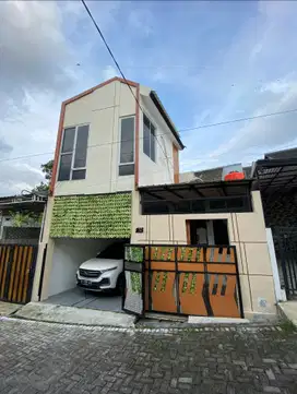 Dijual Rumah 2 lantai di Perumnas Sendangmulyo dekat rsud ketileng
