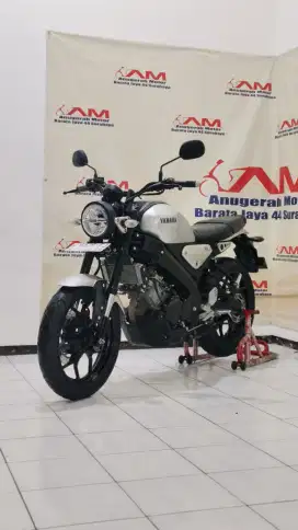 yamaha XSR 155 tahun 2023 warna silver