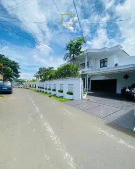 Disewakan rumah ada pool di pejaten jakarta selatan