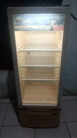 Dijual SHOWCASE merk RSA