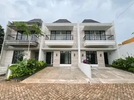 Rumah baru siap huni desain clasic dekat bandara halim di jatiwaringin